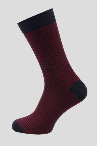 Teget-crvene prugaste čarape