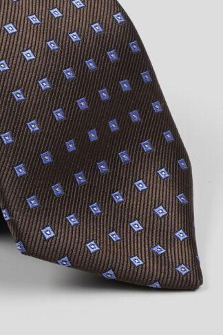 Braon kravata sa plavim detaljima