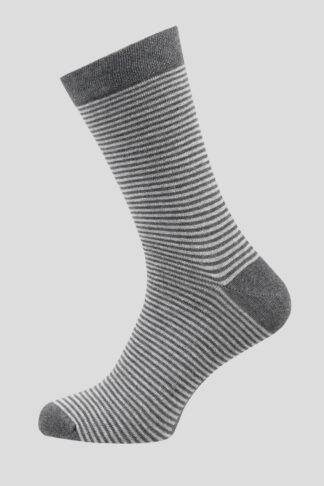 Sive prugaste čarape